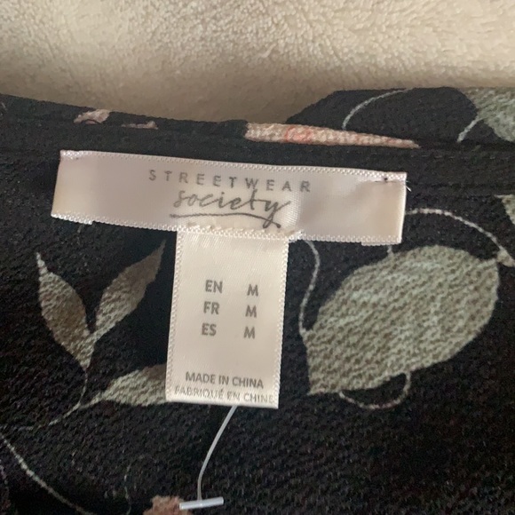 3/$20 blouse - Picture 3 of 4